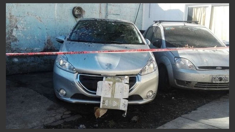 El auto en el que estaba el cadáver. 