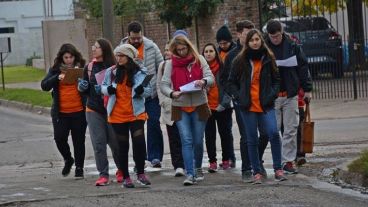 El relevamiento fue casa por casa en San Antonio de Areco.