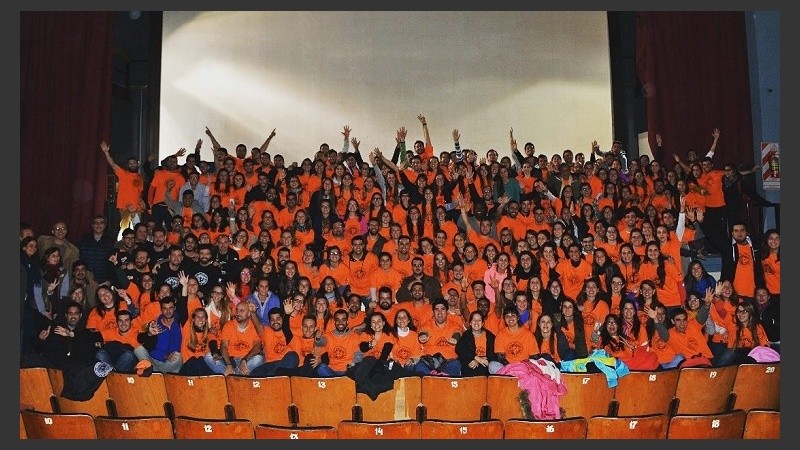Más de 200 estudiantes de la UNR se recibieron tras la práctica en el campamento.