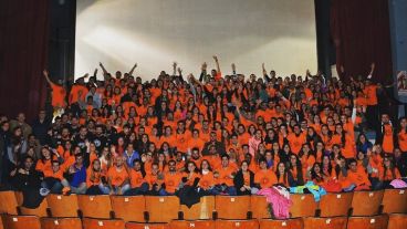 Más de 200 estudiantes de la UNR se recibieron tras la práctica en el campamento.