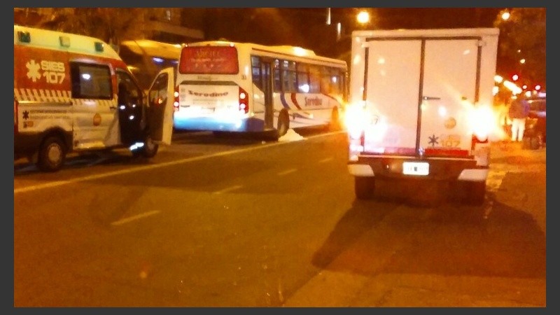 El tránsito quedó momentáneamente interrumpido en el lugar.