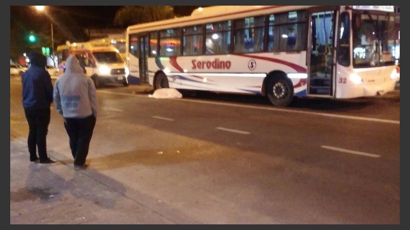 El tránsito quedó momentáneamente interrumpido en el lugar.