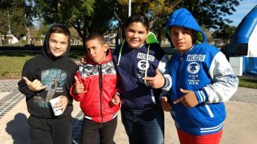 Imágenes del paso de Cultura Más Vos por Clason.