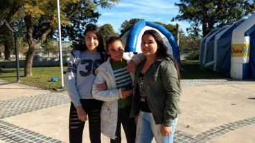 Imágenes del paso de Cultura Más Vos por Clason.