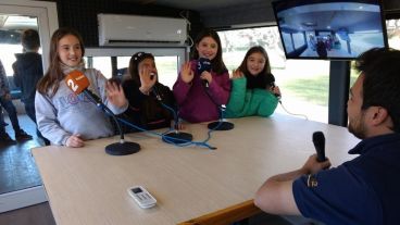 Imágenes del paso de Cultura Más Vos por Clason.