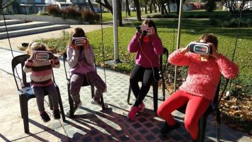 Imágenes del paso de Cultura Más Vos por Clason.