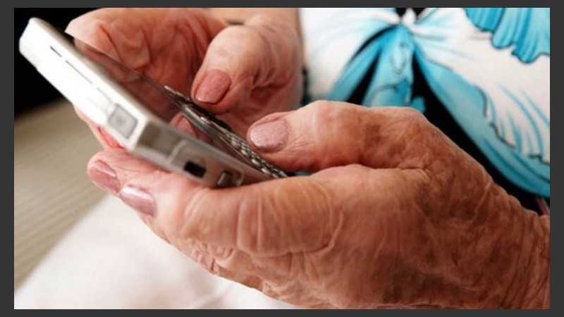 Otra estafa telefónica a una mujer mayor en Rosario. 