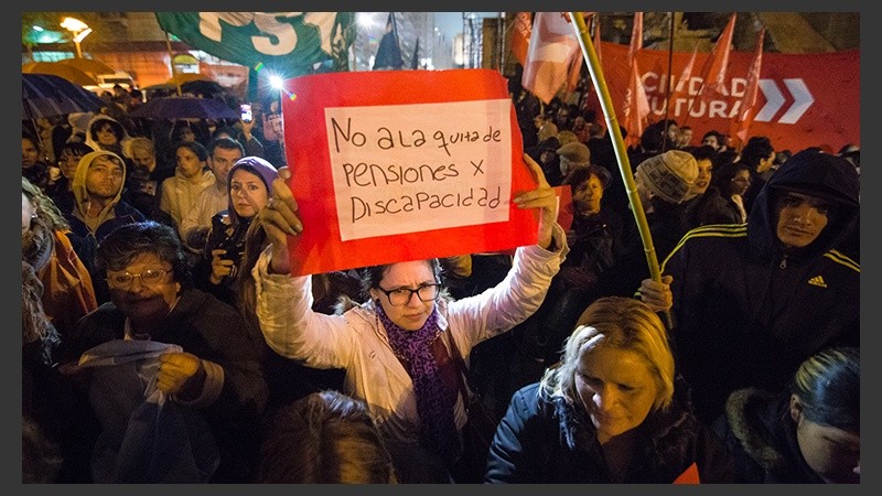 El reclamo en Rosario se realizó en el Monumento.
