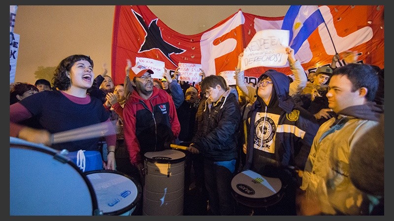 El reclamo en Rosario se realizó en el Monumento.
