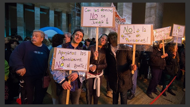 El reclamo en Rosario se realizó en el Monumento.
