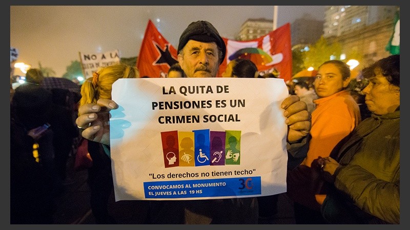 El reclamo en Rosario se realizó en el Monumento.