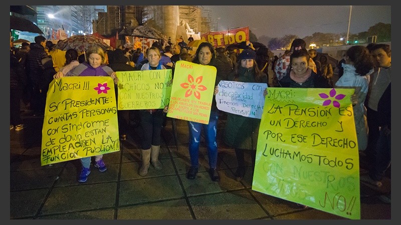 El reclamo en Rosario se realizó en el Monumento.