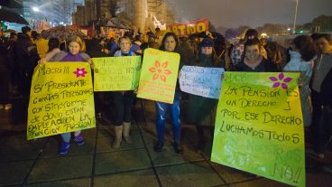El reclamo en Rosario se realizó en el Monumento.