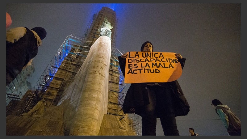 El reclamo en Rosario se realizó en el Monumento.