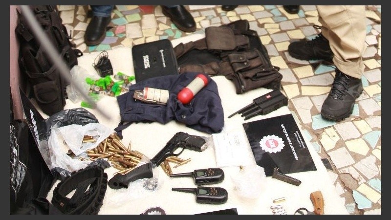 Algunos de los elementos incautados en el procedimiento.(Prensa Policía)