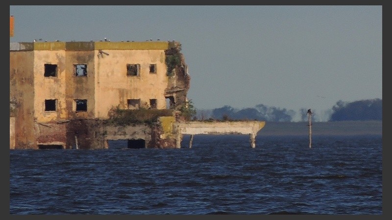 Parte del viejo hotel colapsó este sábado.