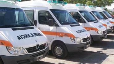 Los usuarios de servicios de urgencias, molestos por la larga espera.