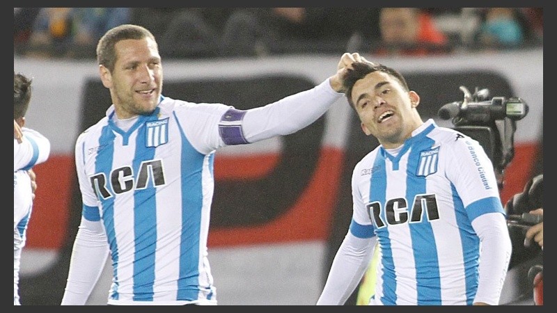  Acuña (derecha) lo liquidó con el 3-0 parcial.