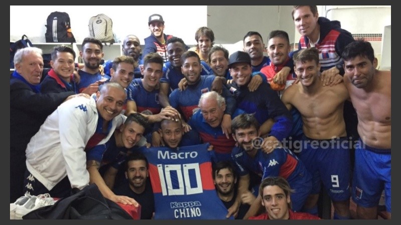 Los festejos con Luna, que pegó 100 gritos.