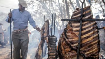 Los asadores a la estaca comenzaron temprano con su obra.