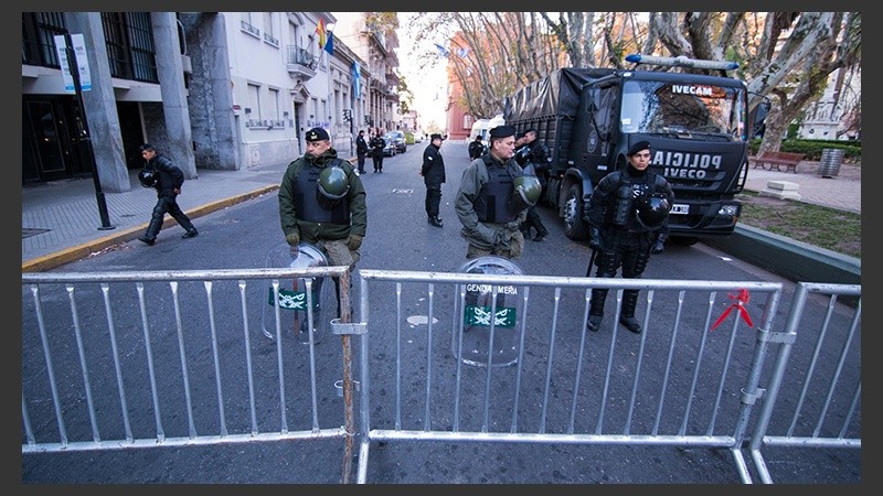 El vallado en las inmediaciones del Monumento. 