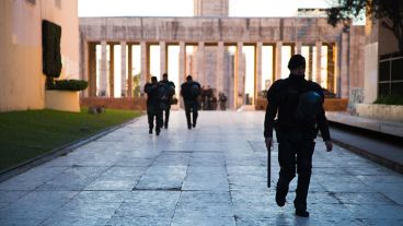 Mucha seguridad en la zona del Monumento.