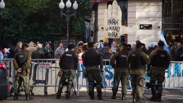 Protesta de la "Multisectorial Rosario" en Córdoba y Laprida.