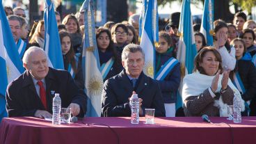 Los discursos se sucedieron uno tras otro en el lapso de media hora.