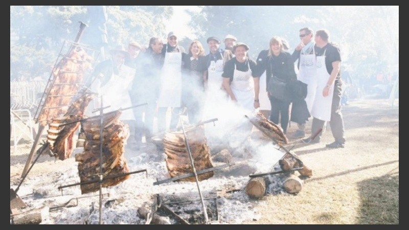 Luego del acto protocolar, la intendenta Mónica Fein participó de las actividades populares.