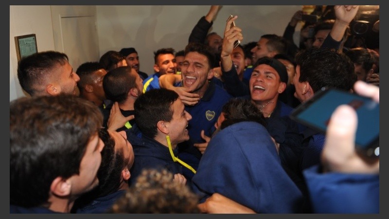 Los festejos del plantel en Bahía Blanca.