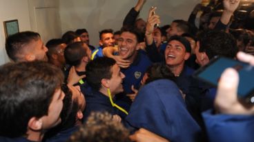 Los festejos del plantel en Bahía Blanca.