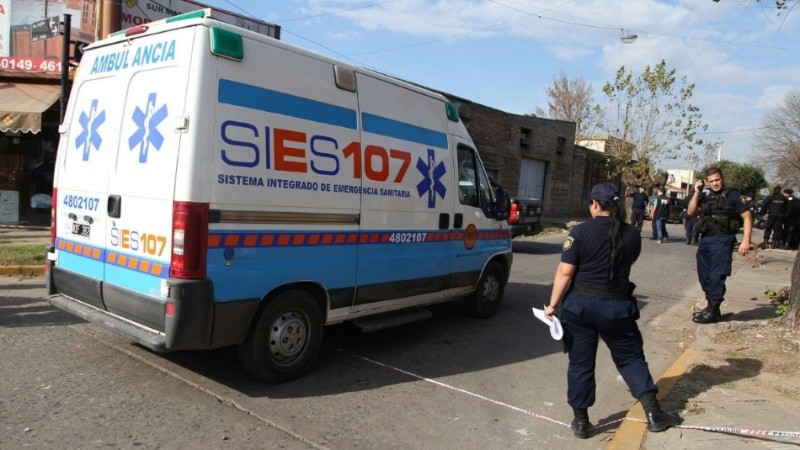 Personal del Sies arribó al lugar para asistir a las víctimas.