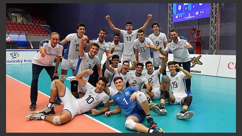 En su debut, los juveniles barrieron a Ucrania por 3 a 0.