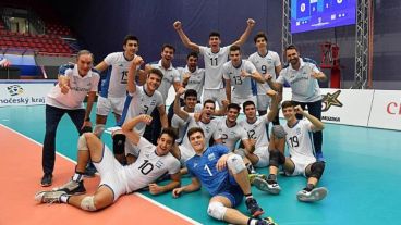 En su debut, los juveniles barrieron a Ucrania por 3 a 0.