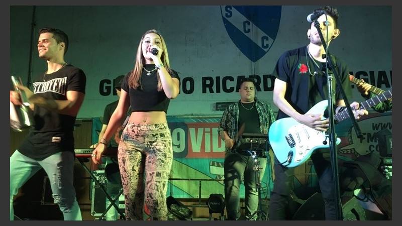 La banda Enero cerró la jornada. 