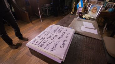 Detalle del escritorio de Mirtha en el estudio montado en Rosario.