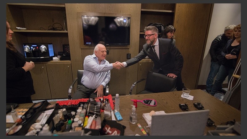 El saludo de Lifschitz y Novaresio, dos de los invitados 