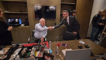 El saludo de Lifschitz y Novaresio, dos de los invitados "locales".