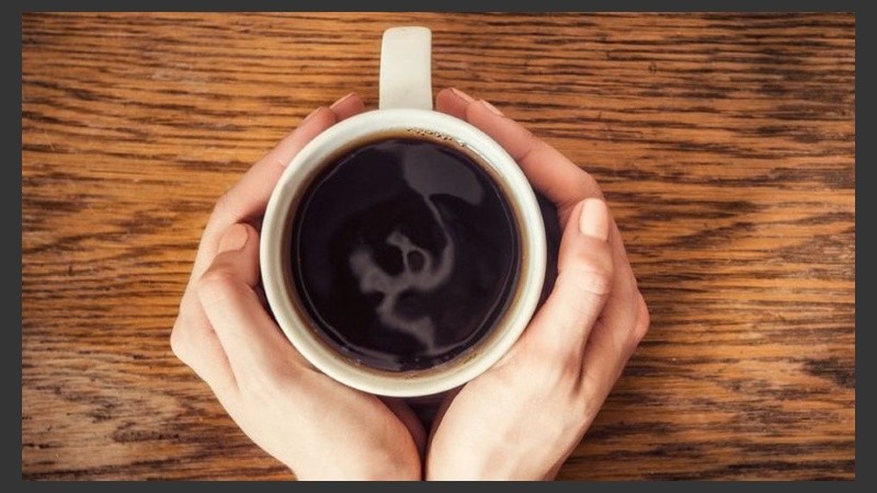 Cafecito caliente y a la calle abrigados. 