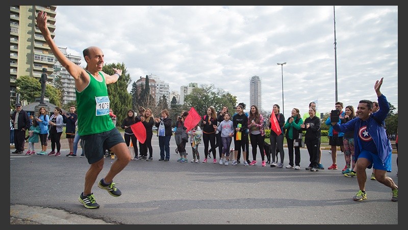Aliento para los participantes. (Alan Monzón/Rosario3.com)