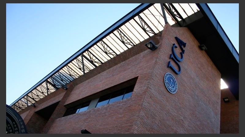 El Depto. de Ingreso y Estudios Preuniversitarios del Campus Rosario está ubicado en Av. Pellegrini 3314.