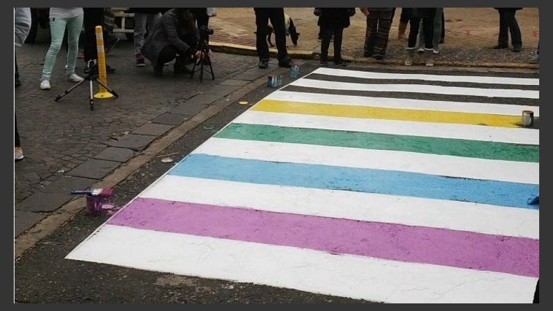 El año pasado pintaron la senda ubicada frente al Concejo.