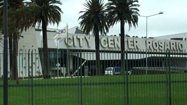 El predio vive horas convulsionadas por la boda de Messi, que no tiene que ver con el operativo.