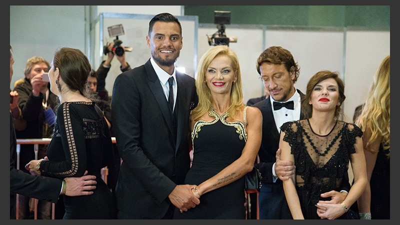 La alfombra roja se llenó de famosos este viernes en el City Center.