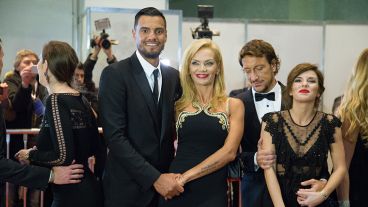 La alfombra roja se llenó de famosos este viernes en el City Center.