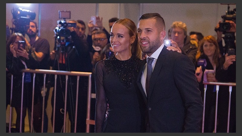 La alfombra roja se llenó de famosos este viernes en el City Center.