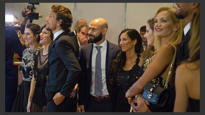 La alfombra roja se llenó de famosos este viernes en el City Center.