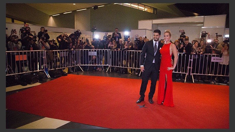 La alfombra roja se llenó de famosos este viernes en el City Center.