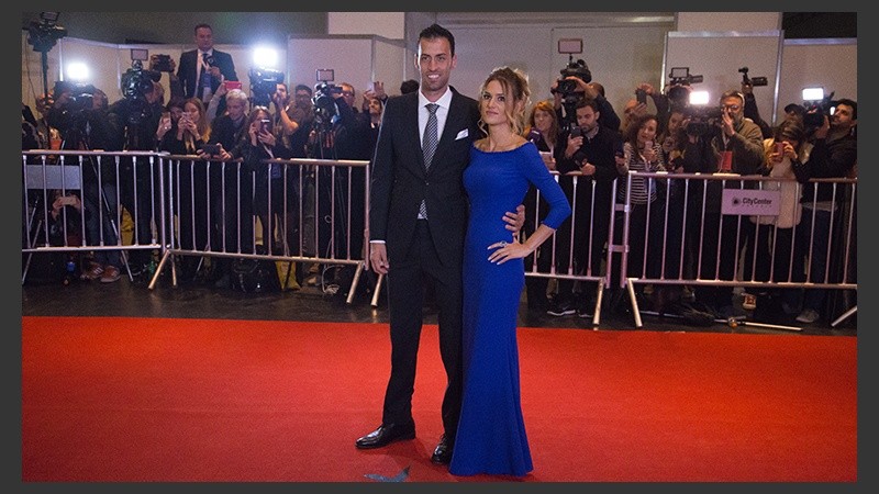 La alfombra roja se llenó de famosos este viernes en el City Center.