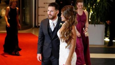 Cecilia es la joven que está detrás de Leo y Anto.